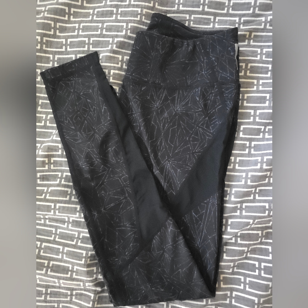 *LIKE NEW* Zella Black Geo Full Length Leggings Tights